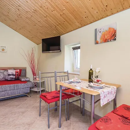 Сasa de vacaciones Cozy In Golovik With Wifi Martina